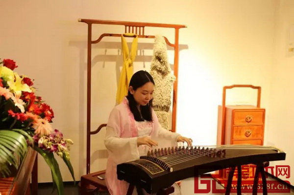 開業(yè)現(xiàn)場(chǎng)古箏彈奏 開業(yè)現(xiàn)場(chǎng)古箏彈奏