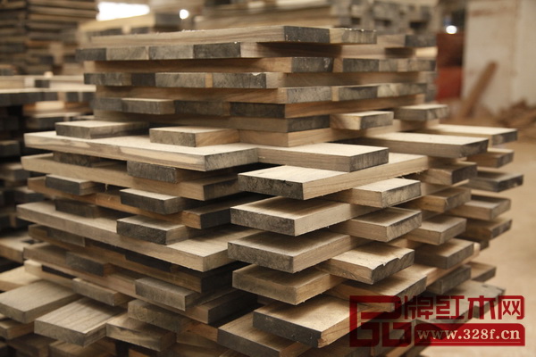 通天紅·劉金堂采用優(yōu)質(zhì)東非酸枝原材 通天紅·劉金堂采用優(yōu)質(zhì)東非酸枝原材