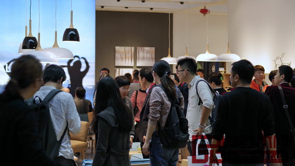 挪亞家展館現(xiàn)場(chǎng)人山人海 挪亞家展館現(xiàn)場(chǎng)人山人海