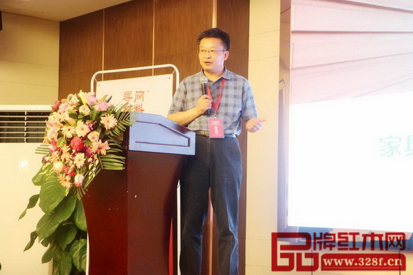 中國(guó)復(fù)合材料學(xué)會(huì)天然纖維復(fù)合材料專(zhuān)委會(huì)主任委員、長(zhǎng)江學(xué)者王清文 中國(guó)復(fù)合材料學(xué)會(huì)天然纖維復(fù)合材料專(zhuān)委會(huì)主任委員、長(zhǎng)江學(xué)者王清文