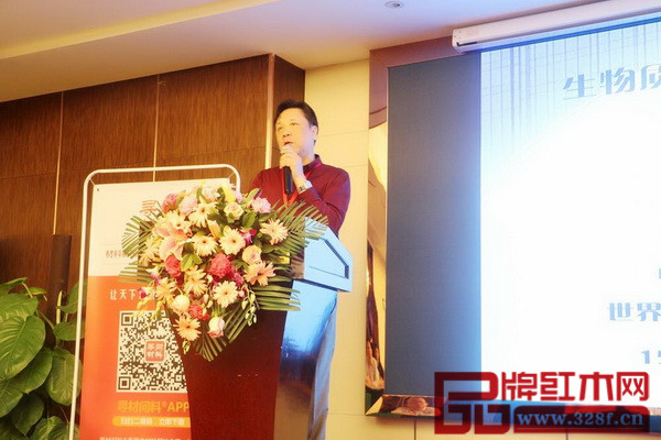 中國(guó)綠色建材產(chǎn)業(yè)發(fā)展聯(lián)盟駐會(huì)副理事長(zhǎng)、木塑專(zhuān)委會(huì)秘書(shū)長(zhǎng)劉嘉 中國(guó)綠色建材產(chǎn)業(yè)發(fā)展聯(lián)盟駐會(huì)副理事長(zhǎng)、木塑專(zhuān)委會(huì)秘書(shū)長(zhǎng)劉嘉