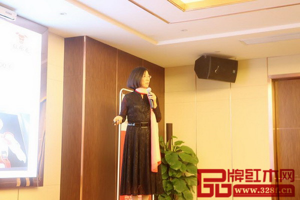 廣東耀東華裝飾材料科技有限公司副總經(jīng)理吳惠娟 廣東耀東華裝飾材料科技有限公司副總經(jīng)理吳惠娟