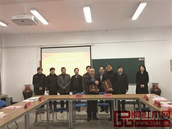 “常熟理工學(xué)院·常熟市東方紅木家具有限公司蘇作工藝創(chuàng)意產(chǎn)品研發(fā)基地、校企合作研發(fā)基地”簽約儀式