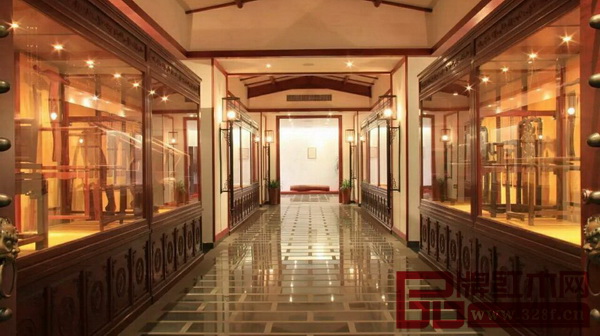 永華紅木首創(chuàng)紅木家具業(yè)界首條觀光工藝走廊