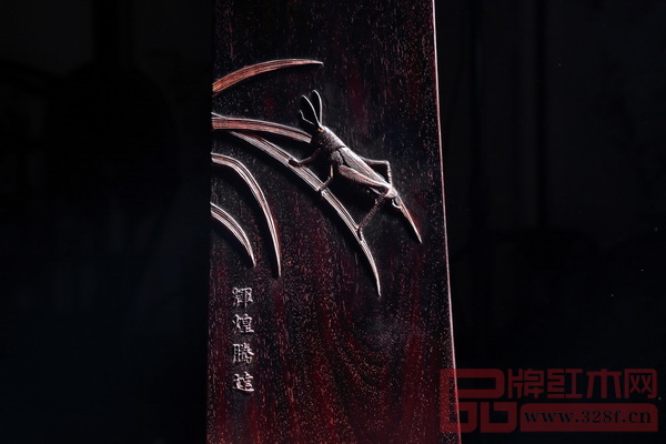 《輝煌騰達官帽椅》線條流暢的草葉和振翅欲飛的蝗蟲,烘托出飛黃騰達的含義 《輝煌騰達官帽椅》線條流暢的草葉和振翅欲飛的蝗蟲,烘托出飛黃騰達的含義