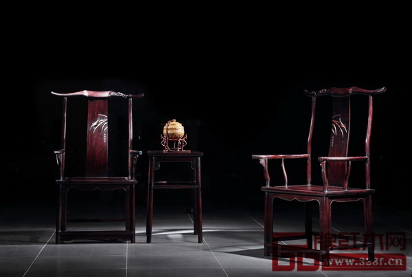 紅寶軒書畫紅木《大明雅韻》系列代表作——《輝煌騰達官帽椅》 紅寶軒書畫紅木《大明雅韻》系列代表作——《輝煌騰達官帽椅》