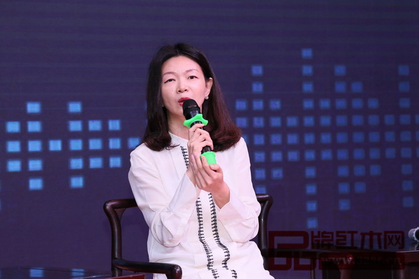 中山紅古軒營(yíng)銷總監(jiān)楊晶在論壇上將企業(yè)回單率不高的原因總結(jié)為三點(diǎn):可能是沒(méi)有讓經(jīng)銷商獲得利益,或者是在價(jià)格體系出現(xiàn)偏差,或者是沒(méi)有得到市場(chǎng)認(rèn)可、服務(wù)不到位 中山紅古軒營(yíng)銷總監(jiān)楊晶在論壇上將企業(yè)回單率不高的原因總結(jié)為三點(diǎn):可能是沒(méi)有讓經(jīng)銷商獲得利益,或者是在價(jià)格體系出現(xiàn)偏差,或者是沒(méi)有得到市場(chǎng)認(rèn)可、服務(wù)不到位