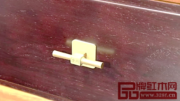 人性的搭手設計方便提拉