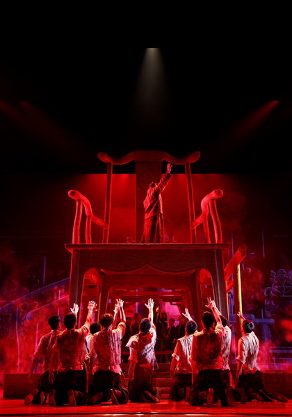 絢爛多彩的多媒體設(shè)計,讓博大精深的紅木家具文化擁有了前所未有的表現(xiàn)力 絢爛多彩的多媒體設(shè)計,讓博大精深的紅木家具文化擁有了前所未有的表現(xiàn)力