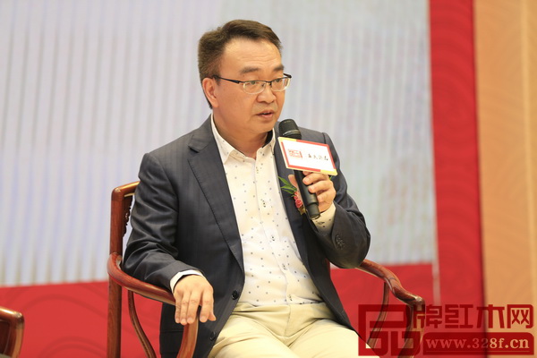 香港恒藝館館長、香港資深收藏家王就穩(wěn)