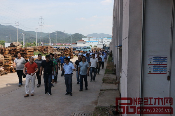 浙江省金義都市新區(qū)各級(jí)安檢所一行近百人參觀純本森活工廠 浙江省金義都市新區(qū)各級(jí)安檢所一行近百人參觀純本森活工廠