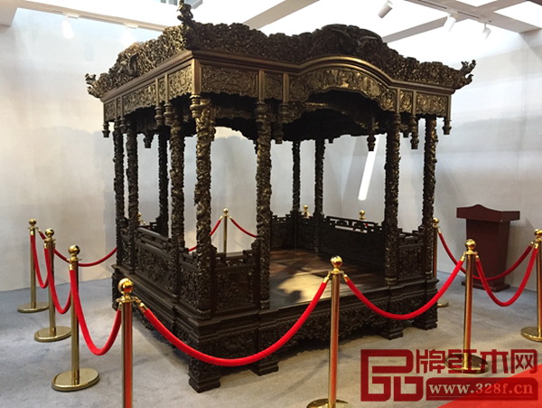 老周紅木，“天價(jià)龍床”降臨深圳國際家具展，萬眾矚目