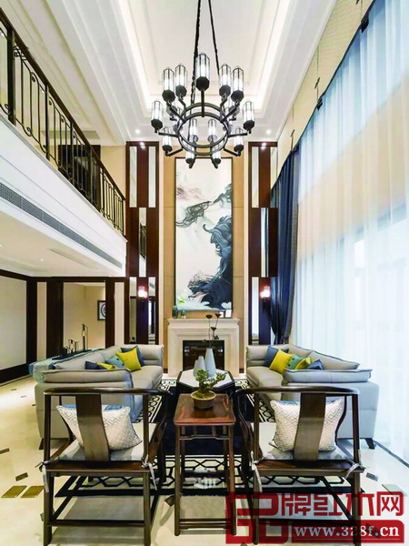 軟裝是一個(gè)整體感念，是關(guān)于整體環(huán)境、空間美學(xué)、陳設(shè)藝術(shù)等多種復(fù)雜元素的創(chuàng)造性融合