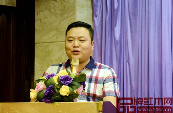 名揚(yáng)紅木董事長楊威擔(dān)任廣東省湖南商會(huì)紅木專業(yè)委員會(huì)首任會(huì)長 名揚(yáng)紅木董事長楊威擔(dān)任廣東省湖南商會(huì)紅木專業(yè)委員會(huì)首任會(huì)長