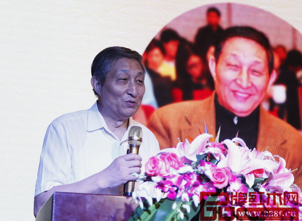 原故宮博物院文??萍疾恐魅尾莒o樓做分享 原故宮博物院文??萍疾恐魅尾莒o樓做分享