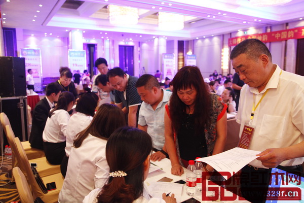 訂貨會(huì)現(xiàn)場(chǎng)異?;馃? align= 訂貨會(huì)現(xiàn)場(chǎng)異常火熱