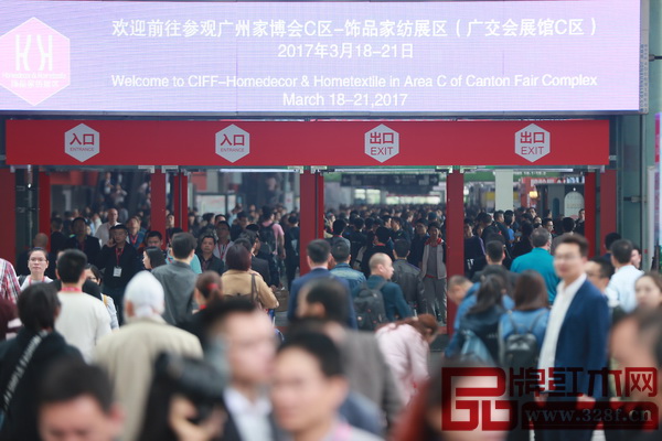 第39屆中國(廣州)國際家具博覽會期間吸引了眾多觀展者 第39屆中國(廣州)國際家具博覽會期間吸引了眾多觀展者