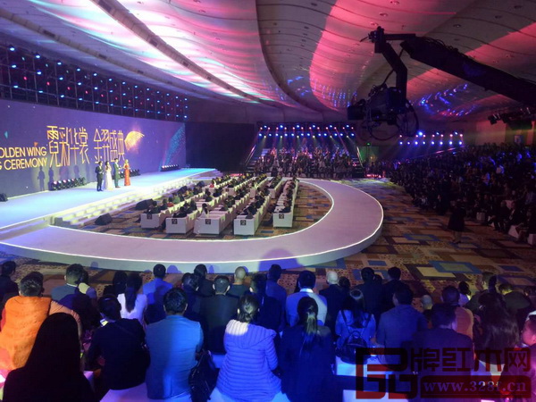 第37屆東莞名家具展金羿盛典上，產(chǎn)生了7大獎(jiǎng)項(xiàng)27個(gè)獲獎(jiǎng)系列作品