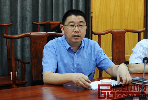 東陽(yáng)市副市長(zhǎng)胡宏立在會(huì)上發(fā)言 東陽(yáng)市副市長(zhǎng)胡宏立在會(huì)上發(fā)言