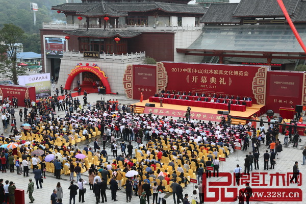 在紅博城舉行的2017中國（中山）紅木家具文化博覽會，8天迎來超50萬人次參觀