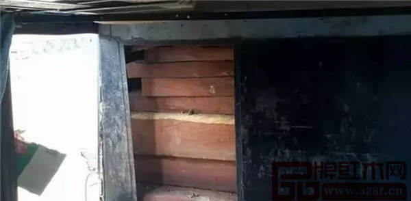 事發(fā)客運大巴上,搜出緬甸花梨切割料 事發(fā)客運大巴上,搜出緬甸花梨切割料