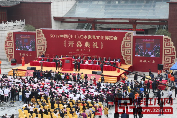 “2017中國(中山)紅木家具文化博覽會”共吸引50萬人次觀展 “2017中國(中山)紅木家具文化博覽會”共吸引50萬人次觀展