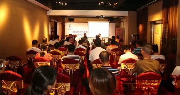 “老茶品鑒,賞木游心”中式文化品鑒會現(xiàn)場高朋滿座 “老茶品鑒,賞木游心”中式文化品鑒會現(xiàn)場高朋滿座