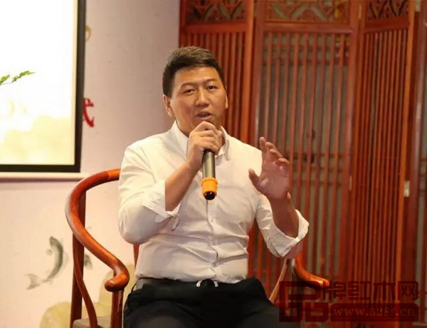 東莞市萬江茶葉行業(yè)協(xié)會會長鄭旭就藏茶收茶進行經(jīng)驗分享 東莞市萬江茶葉行業(yè)協(xié)會會長鄭旭就藏茶收茶進行經(jīng)驗分享