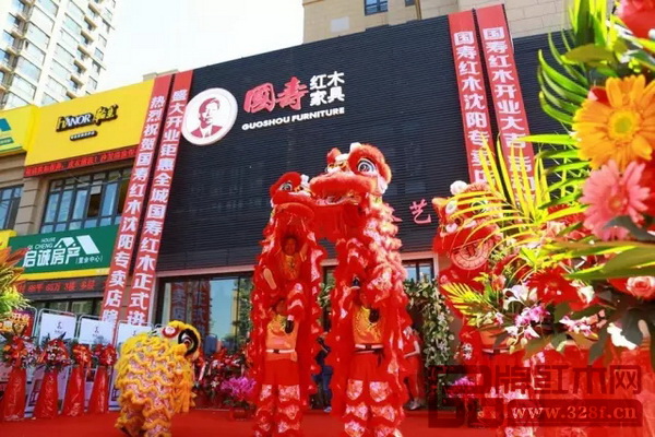 沈陽國壽紅木藝術(shù)館開業(yè)現(xiàn)場精彩的醒獅表演 沈陽國壽紅木藝術(shù)館開業(yè)現(xiàn)場精彩的醒獅表演