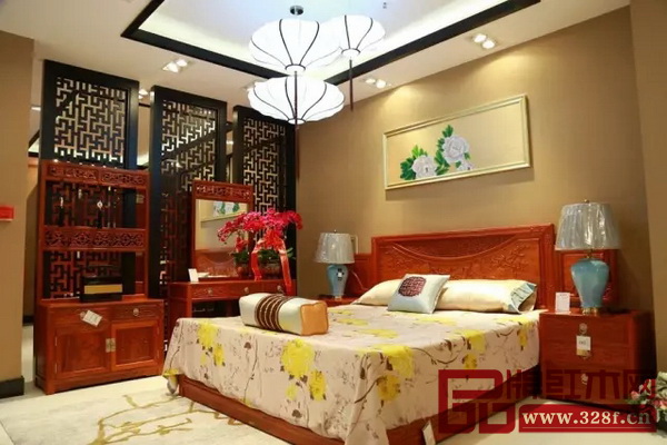 沈陽國壽紅木藝術(shù)館內(nèi)的國壽紅木家具 沈陽國壽紅木藝術(shù)館內(nèi)的國壽紅木家具