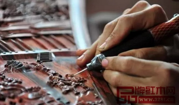 “仙作”紅木古典家具曾多次被選作國禮助力外交 “仙作”紅木古典家具曾多次被選作國禮助力外交