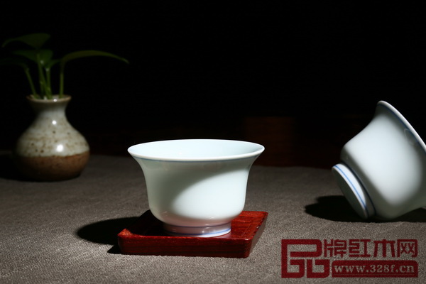 區(qū)氏臻品藍(lán)邊馬蹄杯 區(qū)氏臻品藍(lán)邊馬蹄杯