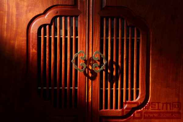 國(guó)壽紅木新明式品牌“世外桃源”產(chǎn)品中使用的海棠紋