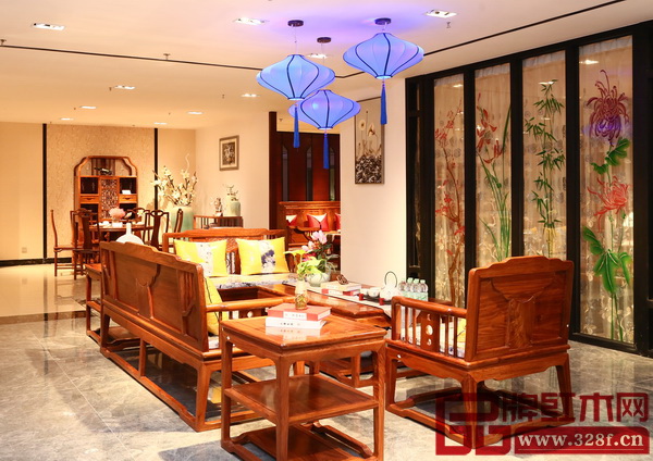 自在堂展廳內(nèi)的家具與空間配色和諧、豐富