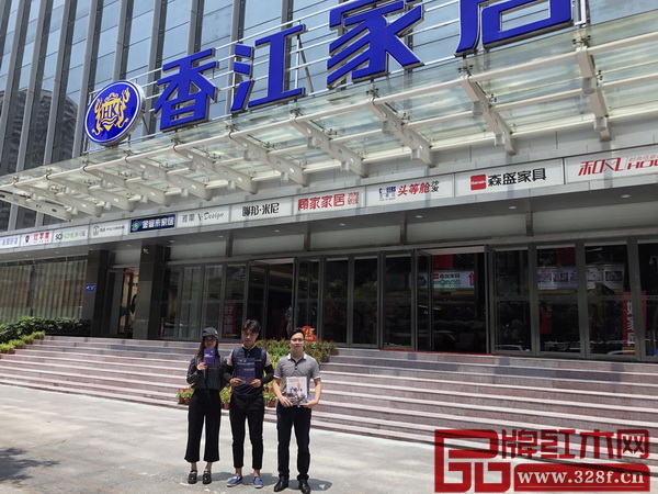 首屆中國(guó)新中式紅木家具大會(huì)組委會(huì)干事走進(jìn)對(duì)廣州吉盛偉邦、香江家居、馬會(huì)家居等進(jìn)行走訪，和紅木家具品牌加盟商、終端門(mén)店進(jìn)行充分交流