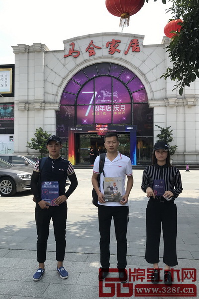 首屆中國(guó)新中式紅木家具大會(huì)干事走進(jìn)對(duì)廣州吉盛偉邦、香江家居、馬會(huì)家居等進(jìn)行走訪，和紅木家具品牌加盟商、終端門(mén)店進(jìn)行充分交流