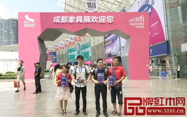 首屆中國新中式紅木家具大會推廣活動已經(jīng)走進(jìn)武漢、成都、廣州、佛山、蘇州等地