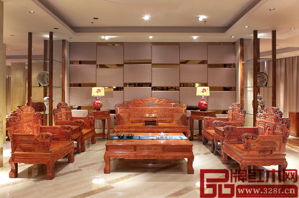 華行紅木專注巴西花梨家具的生產(chǎn),并以此為定位努力增強(qiáng)產(chǎn)品的差異化和競(jìng)爭(zhēng)力 華行紅木專注巴西花梨家具的生產(chǎn),并以此為定位努力增強(qiáng)產(chǎn)品的差異化和競(jìng)爭(zhēng)力