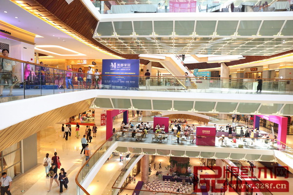 名家居世博園入駐的國際、國內(nèi)一線家具品牌達500多家，常年吸引全球商客前來選購