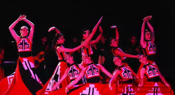 智利國寶藝術(shù)團BAFOCHI的精彩表演 智利國寶藝術(shù)團BAFOCHI的精彩表演