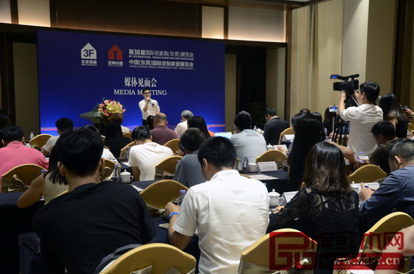 第38屆國(guó)際名家具(東莞)展覽會(huì)暨中國(guó)(東莞)國(guó)際定制家居展覽會(huì)媒體見面會(huì)現(xiàn)場(chǎng) 第38屆國(guó)際名家具(東莞)展覽會(huì)暨中國(guó)(東莞)國(guó)際定制家居展覽會(huì)媒體見面會(huì)現(xiàn)場(chǎng)