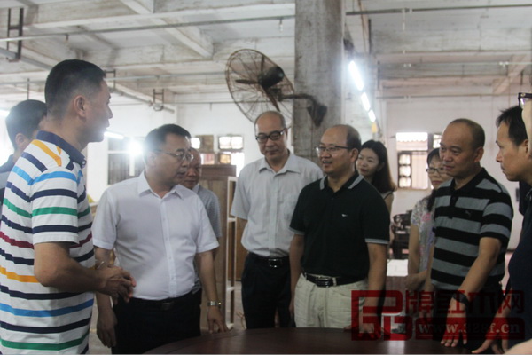 中山市人大常委會、中山市人大環(huán)境與資源保護工作委員會和中山市環(huán)保局領(lǐng)導(dǎo)一行參觀紅古軒生產(chǎn)中心 中山市人大常委會、中山市人大環(huán)境與資源保護工作委員會和中山市環(huán)保局領(lǐng)導(dǎo)一行參觀紅古軒生產(chǎn)中心