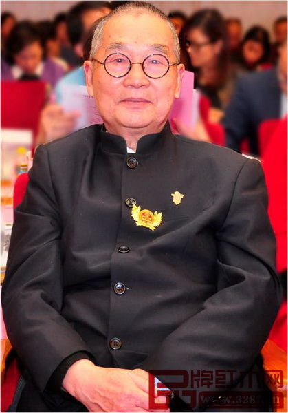 中國高等教育家具設(shè)計專業(yè)創(chuàng)始人、中南林業(yè)科技大學(xué)博士生導(dǎo)師、中國傳統(tǒng)家具研究創(chuàng)新中心首席顧問胡景初 中國高等教育家具設(shè)計專業(yè)創(chuàng)始人、中南林業(yè)科技大學(xué)博士生導(dǎo)師、中國傳統(tǒng)家具研究創(chuàng)新中心首席顧問胡景初