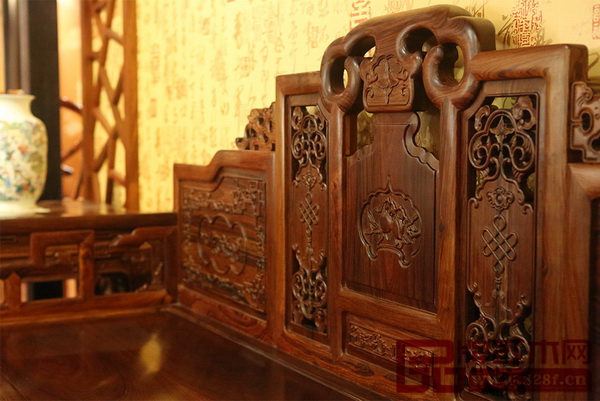 南枝紅紅木用緬甸瓦城紅酸枝制作的《福滿堂沙發(fā)》 南枝紅紅木用緬甸瓦城紅酸枝制作的《福滿堂沙發(fā)》