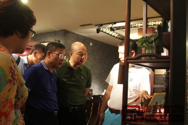 紅古軒總經(jīng)理吳赤宇親自接待湖南考察團一行 紅古軒總經(jīng)理吳赤宇親自接待湖南考察團一行