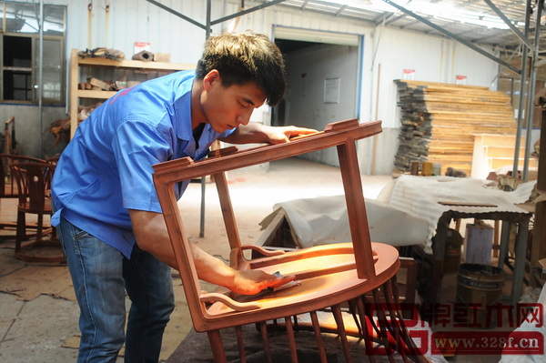 夢響椅精心刮磨 夢響椅精心刮磨