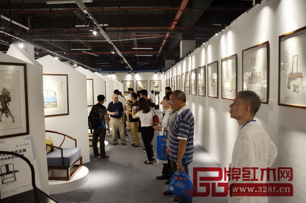 領導專家一行參觀“15年新中式家具經(jīng)典作品展暨景初新中式家具書畫展”展區(qū) 領導專家一行參觀“15年新中式家具經(jīng)典作品展暨景初新中式家具書畫展”展區(qū)