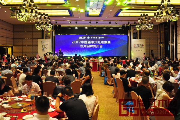 2017中國新中式紅木家具優(yōu)秀品牌發(fā)布會的召開,為紅木家具產業(yè)轉型升級提供新思路 2017中國新中式紅木家具優(yōu)秀品牌發(fā)布會的召開,為紅木家具產業(yè)轉型升級提供新思路