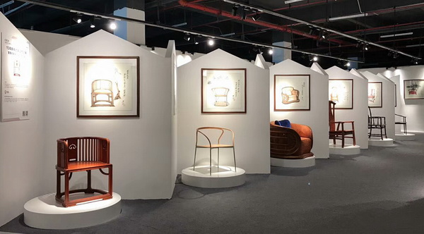 “15年新中式家具經(jīng)典作品展”展出由全國知名專家、院校學者及組委會聯(lián)合推薦的數(shù)十款新中式經(jīng)典家具