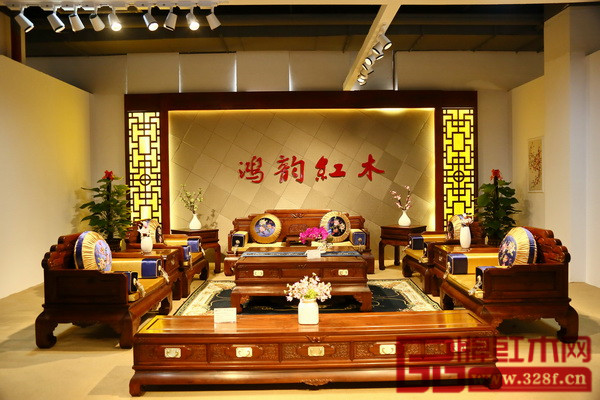 鴻韻紅木展館內(nèi)實(shí)景